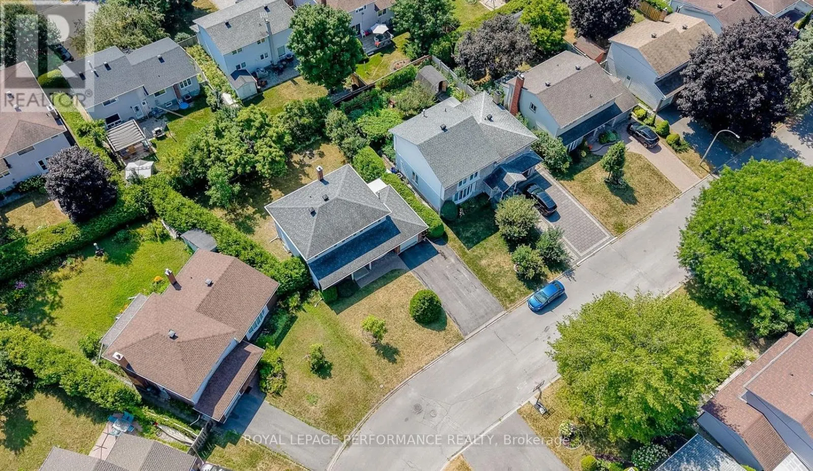 33 WOODVIEW CRESCENT