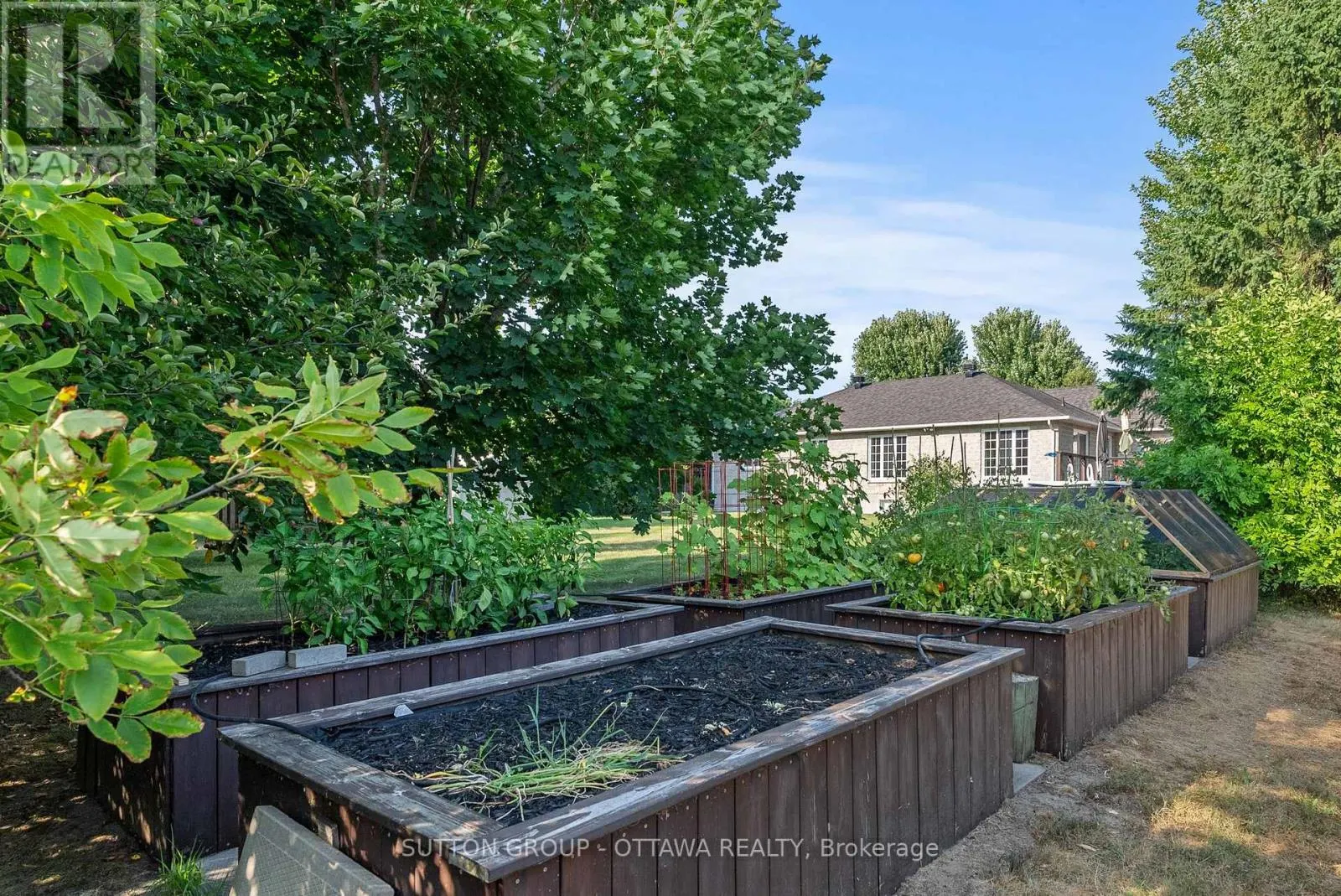 1528 BACK PLACE AVENUE