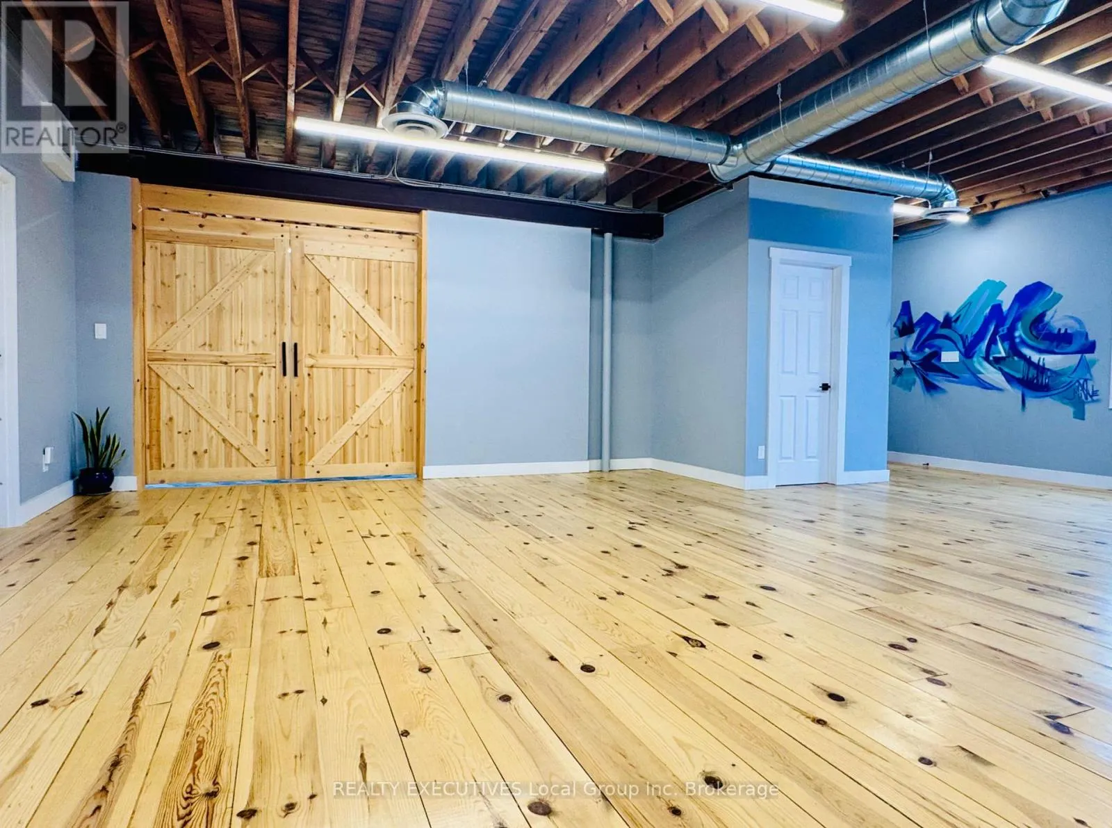 3 - 1630 MAIN STREET W, #3
