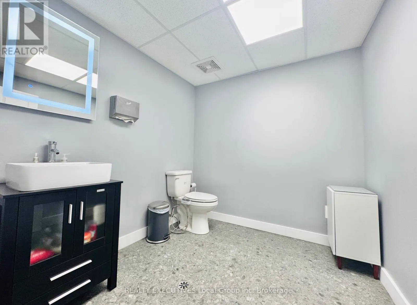 3 - 1630 MAIN STREET W, #3