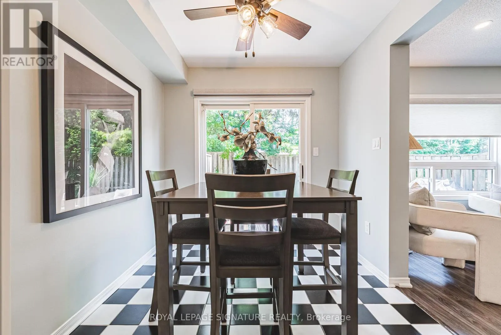 11 - 819 UPPER PARADISE ROAD