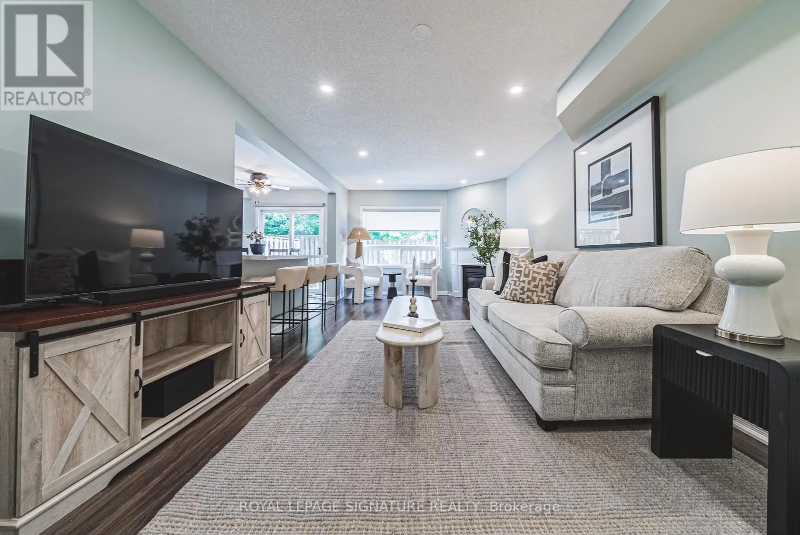 11 - 819 UPPER PARADISE ROAD