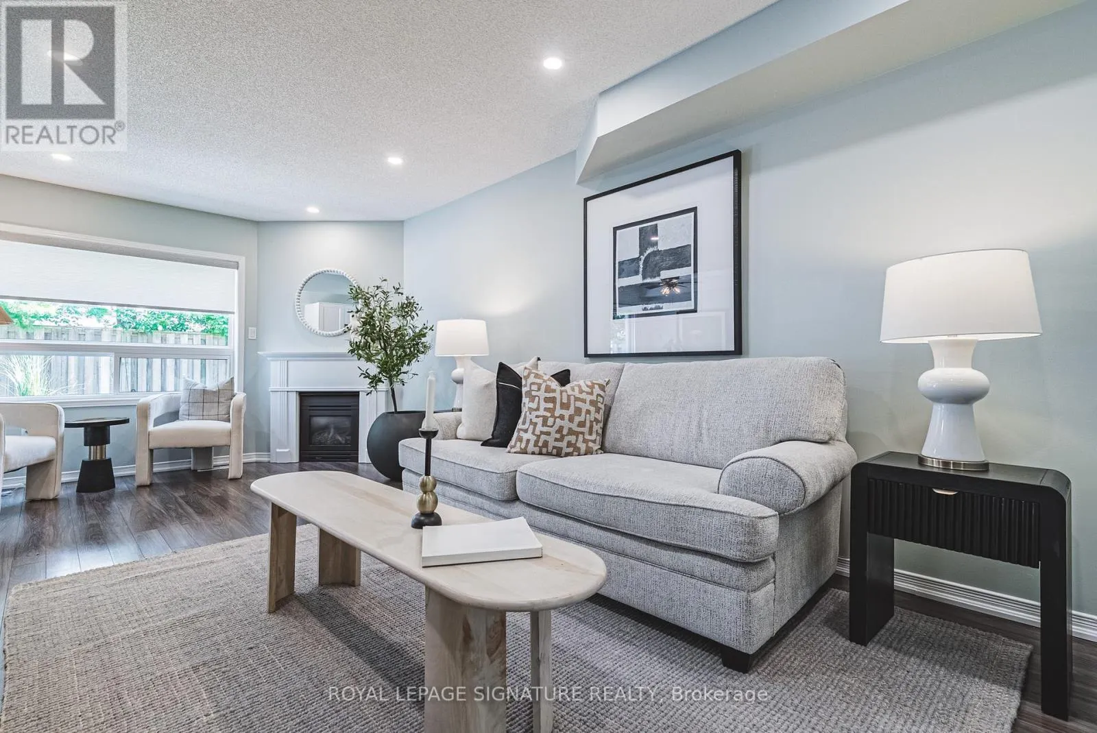 11 - 819 UPPER PARADISE ROAD