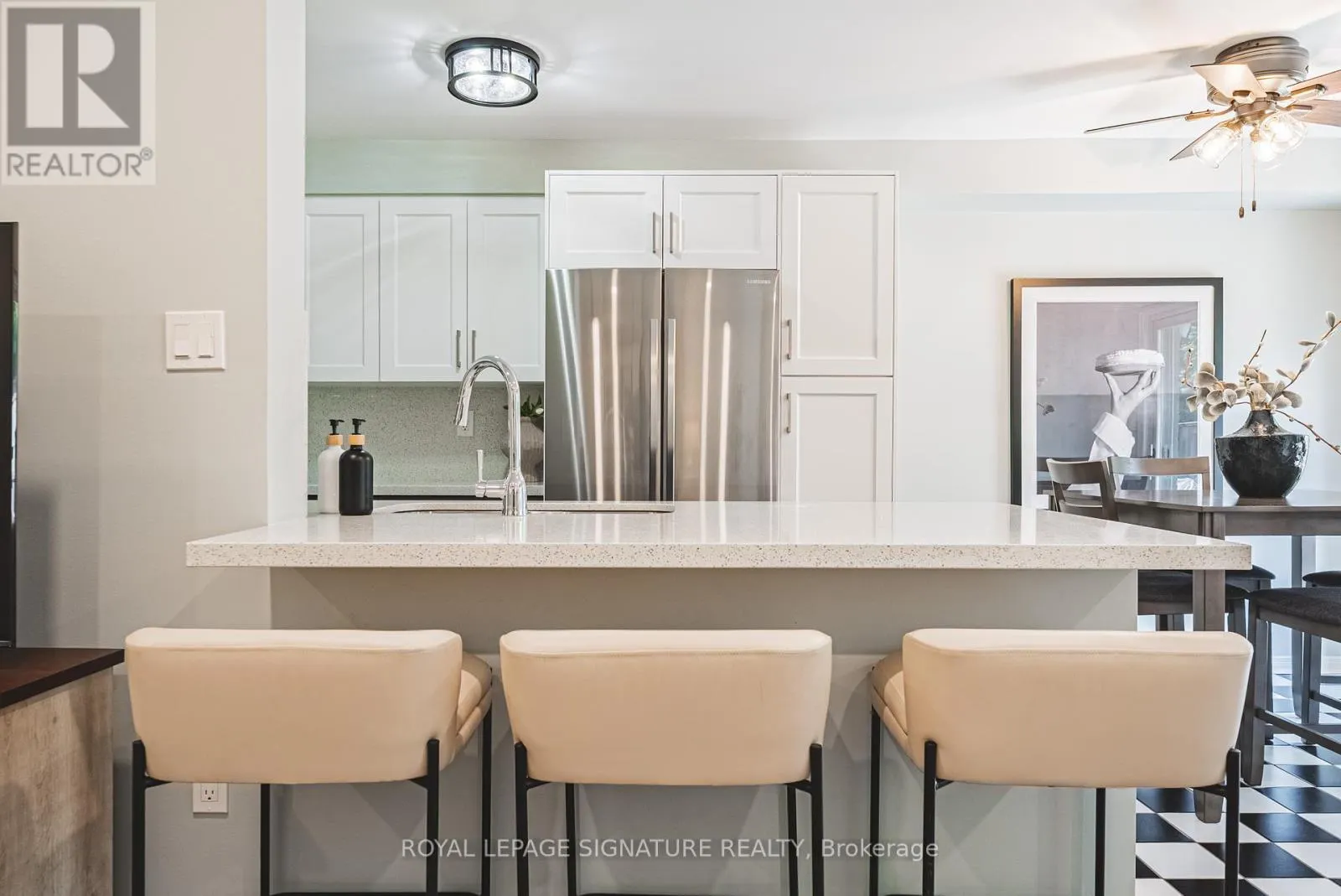 11 - 819 UPPER PARADISE ROAD