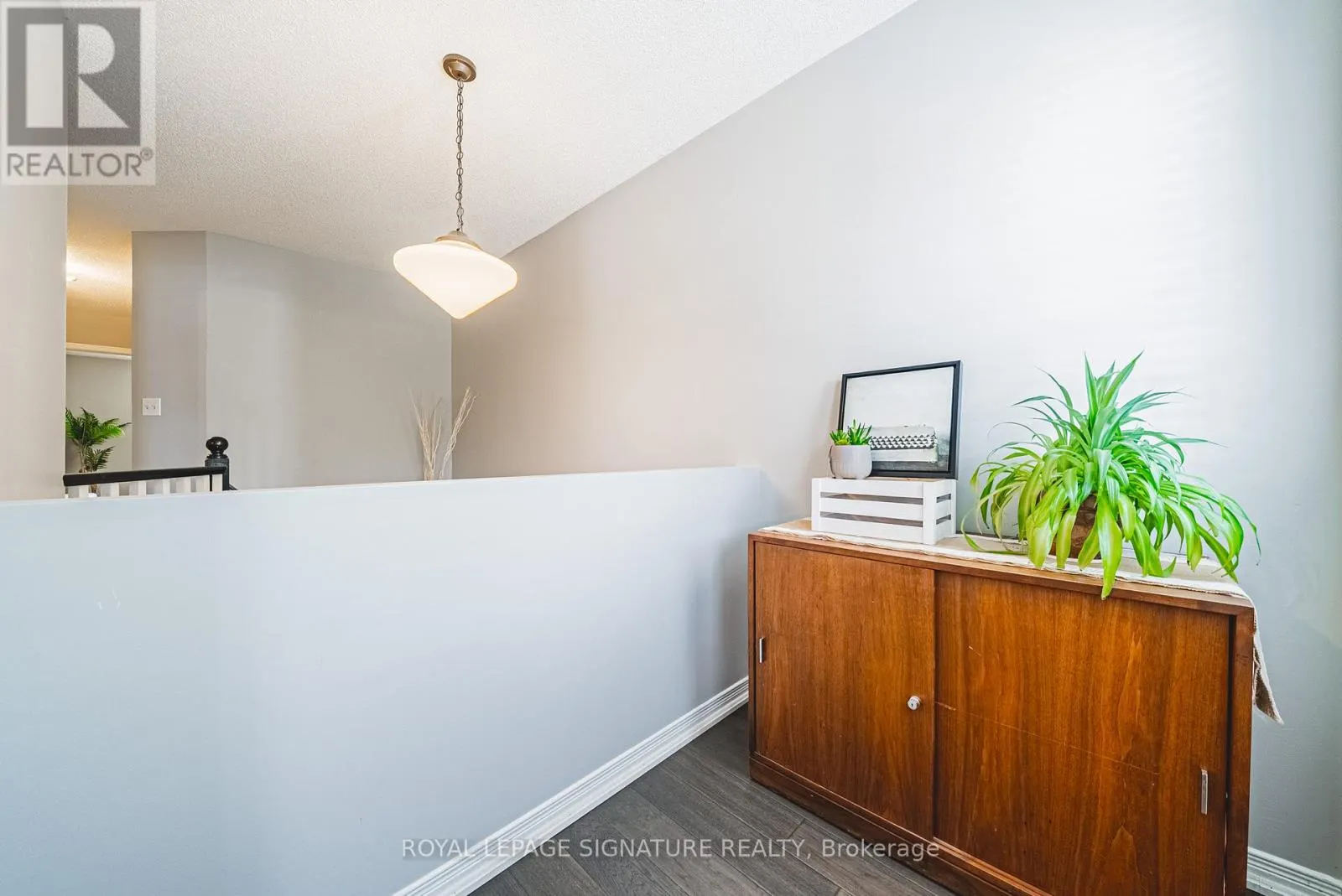 11 - 819 UPPER PARADISE ROAD