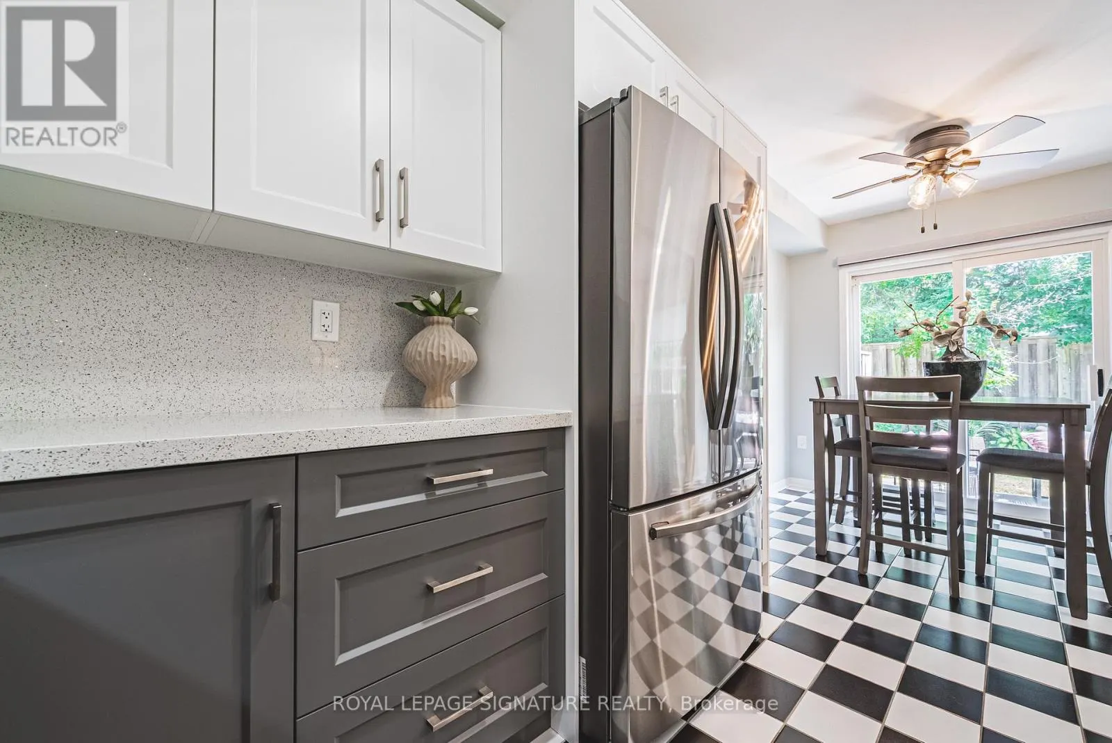 11 - 819 UPPER PARADISE ROAD