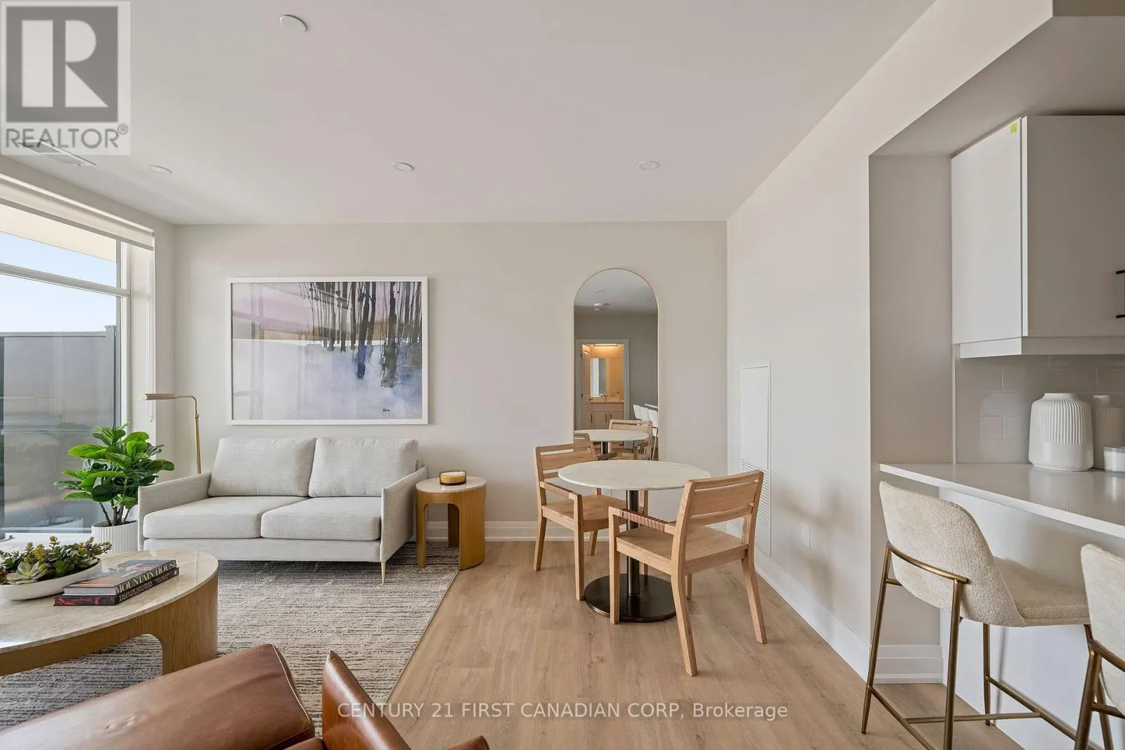 610 - 4286 KING STREET, #610
