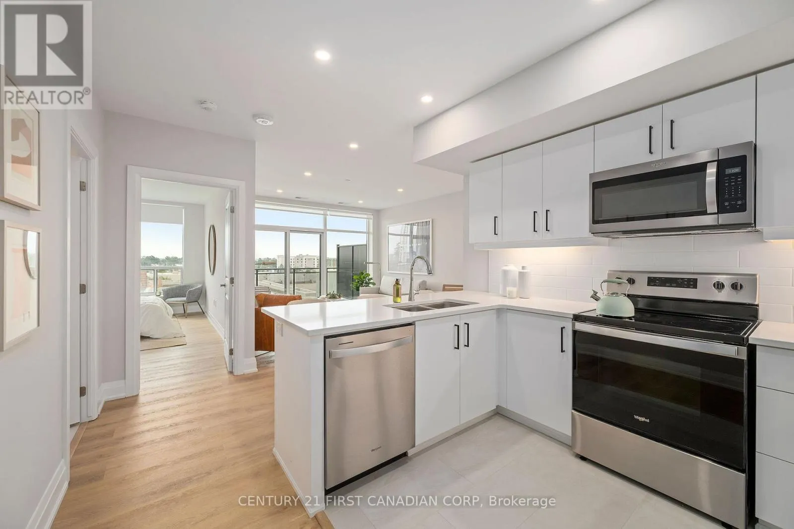 610 - 4286 KING STREET, #610