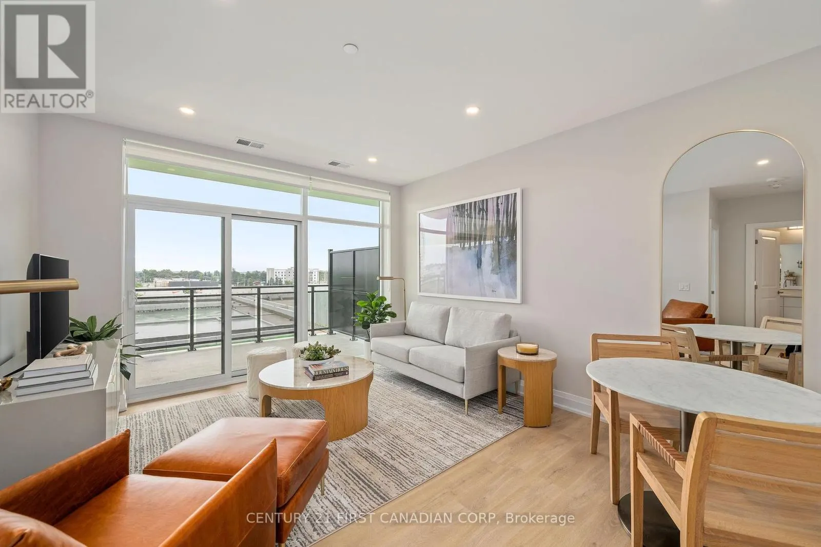 610 - 4286 KING STREET, #610