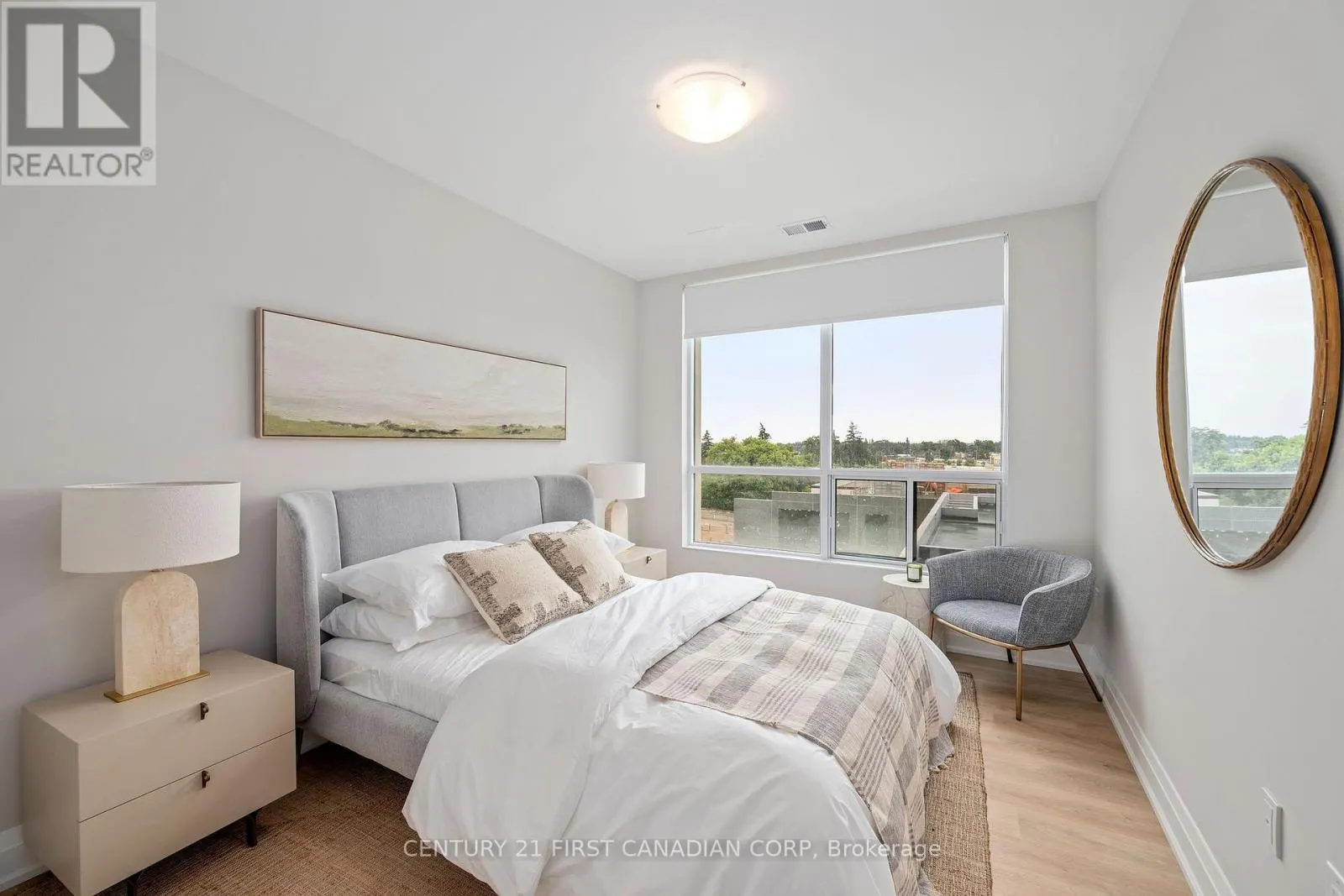 610 - 4286 KING STREET, #610