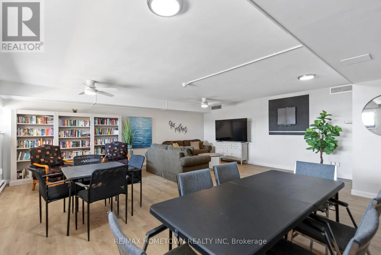 304 - 109 KING STREET E