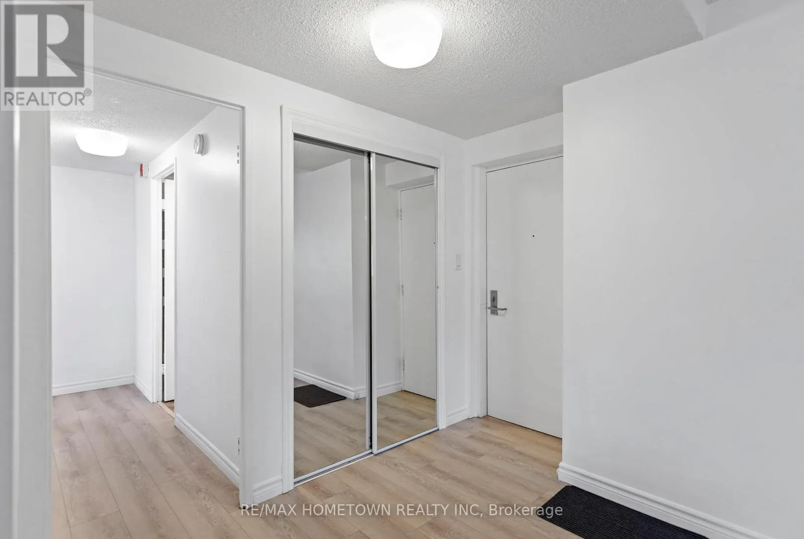 304 - 109 KING STREET E