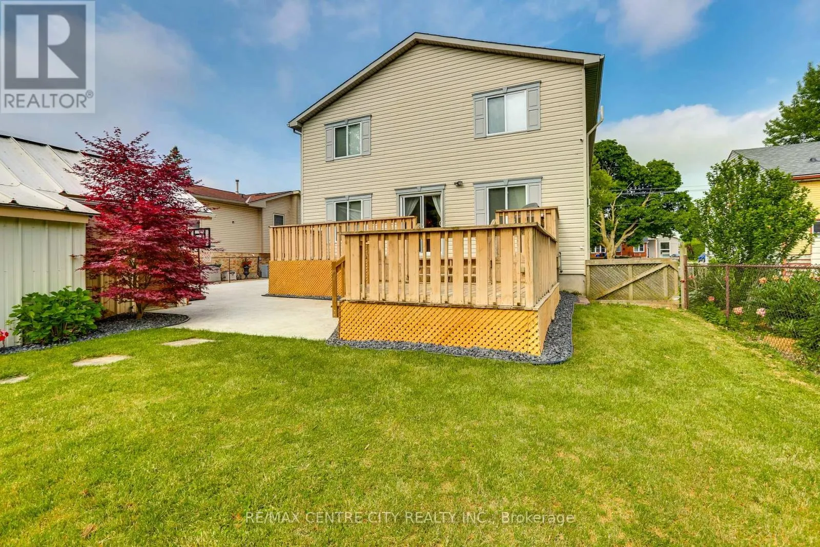 1018 WILLOW DRIVE