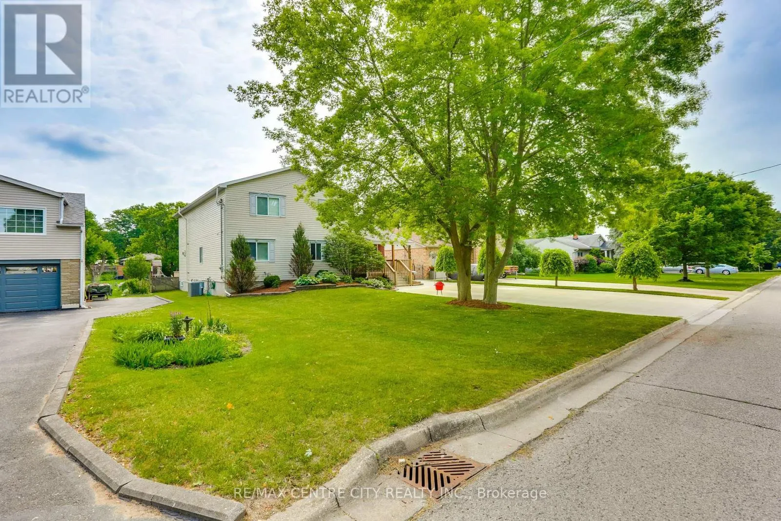 1018 WILLOW DRIVE
