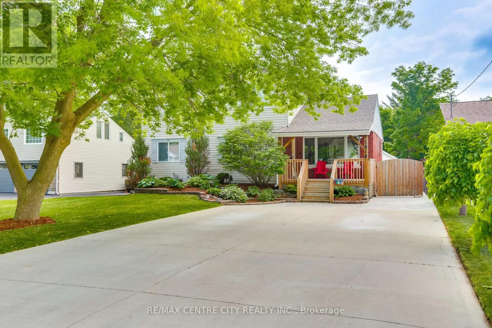 1018 WILLOW DRIVE