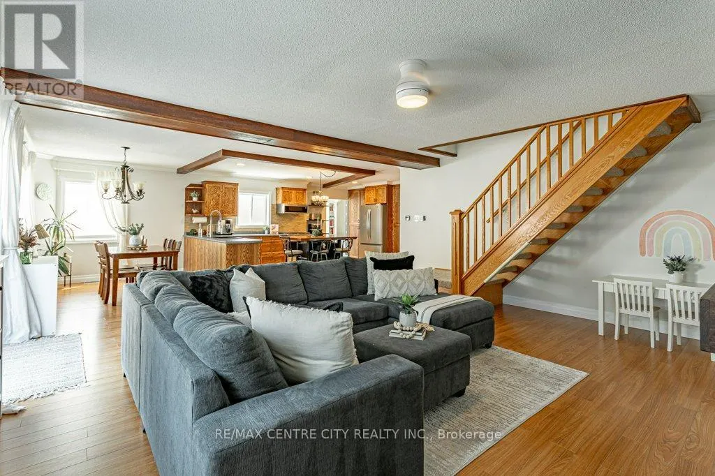 1018 WILLOW DRIVE