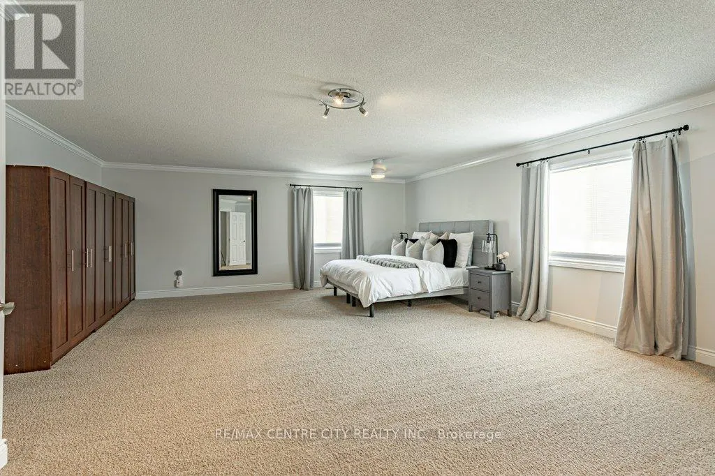 1018 WILLOW DRIVE