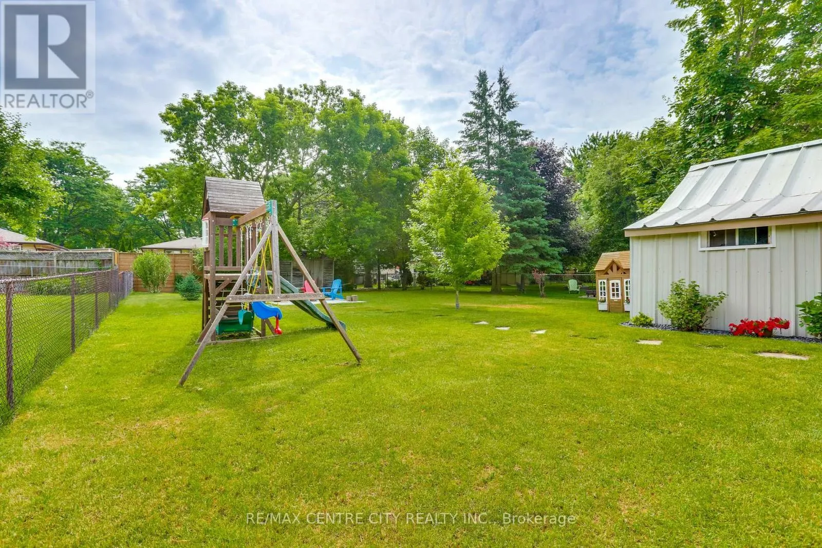 1018 WILLOW DRIVE