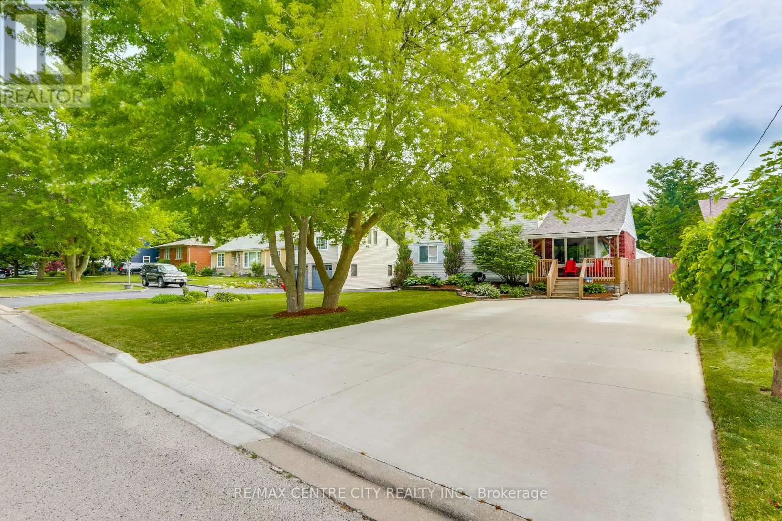 1018 WILLOW DRIVE