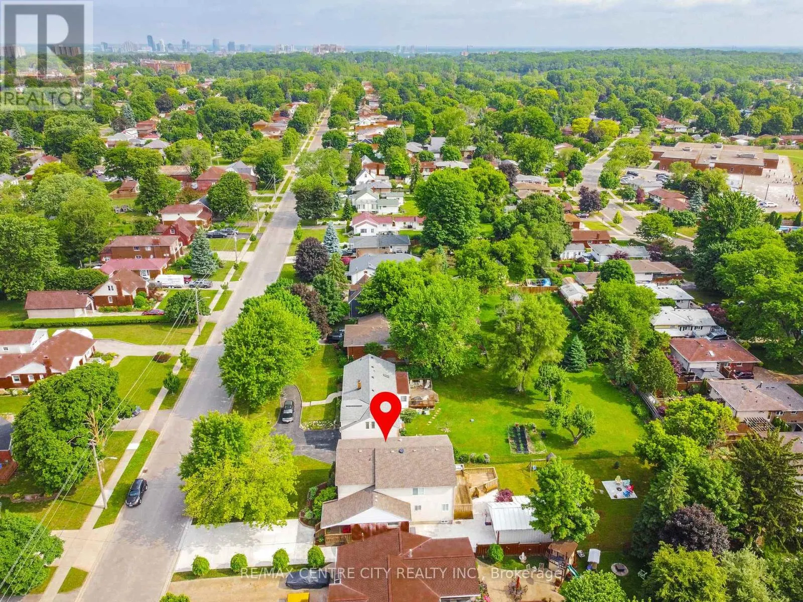 1018 WILLOW DRIVE