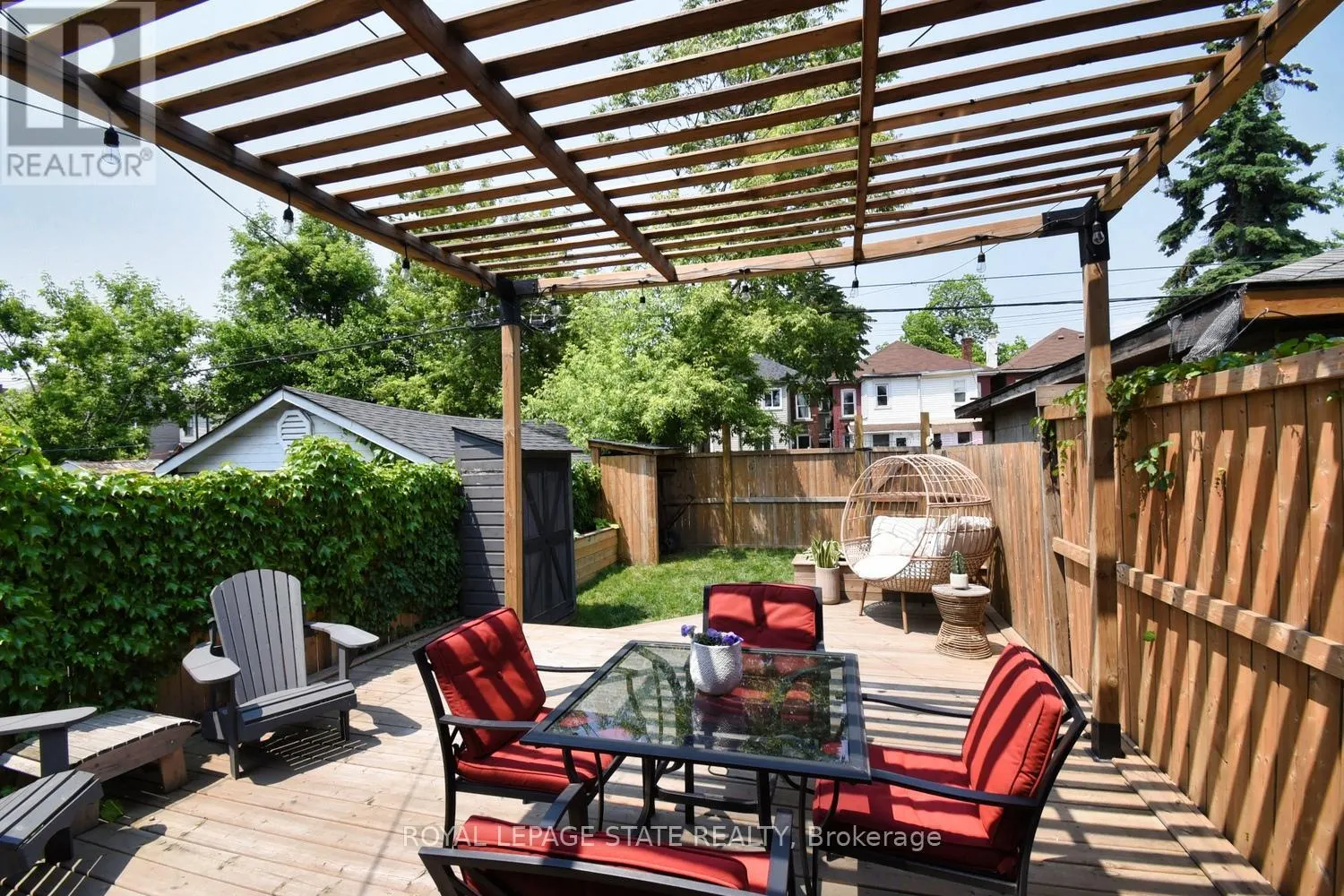 61 CHESTNUT AVENUE