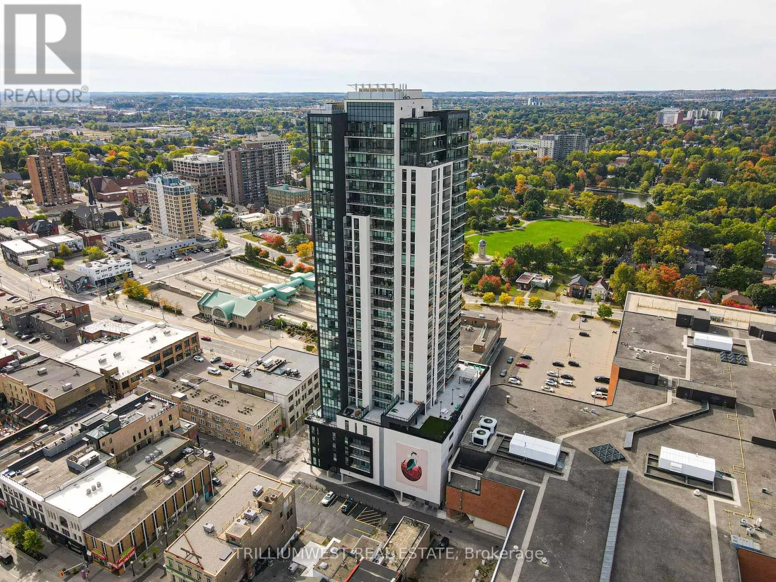 4 - 60 CHARLES STREET W