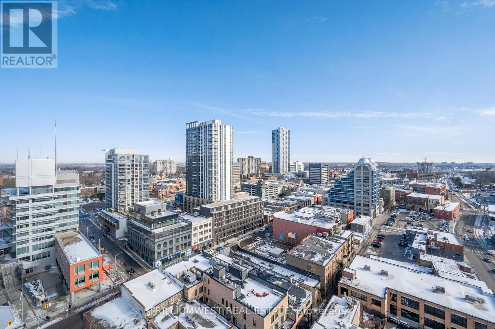 4 - 60 CHARLES STREET W