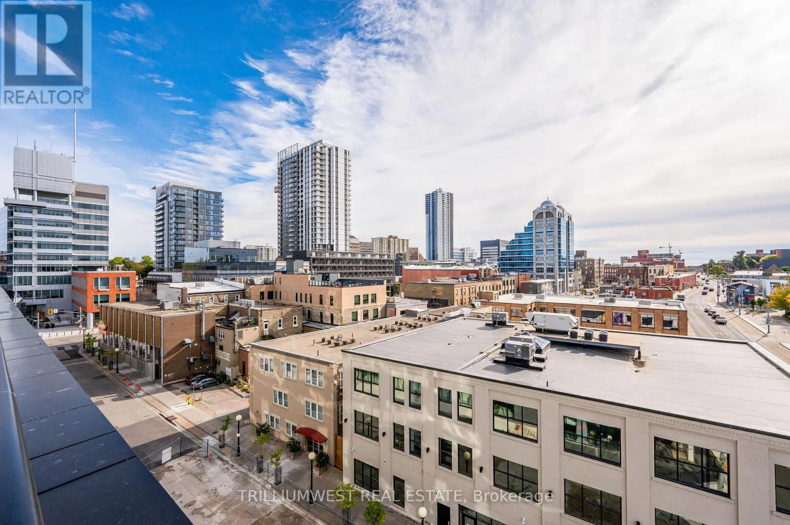 4 - 60 CHARLES STREET W