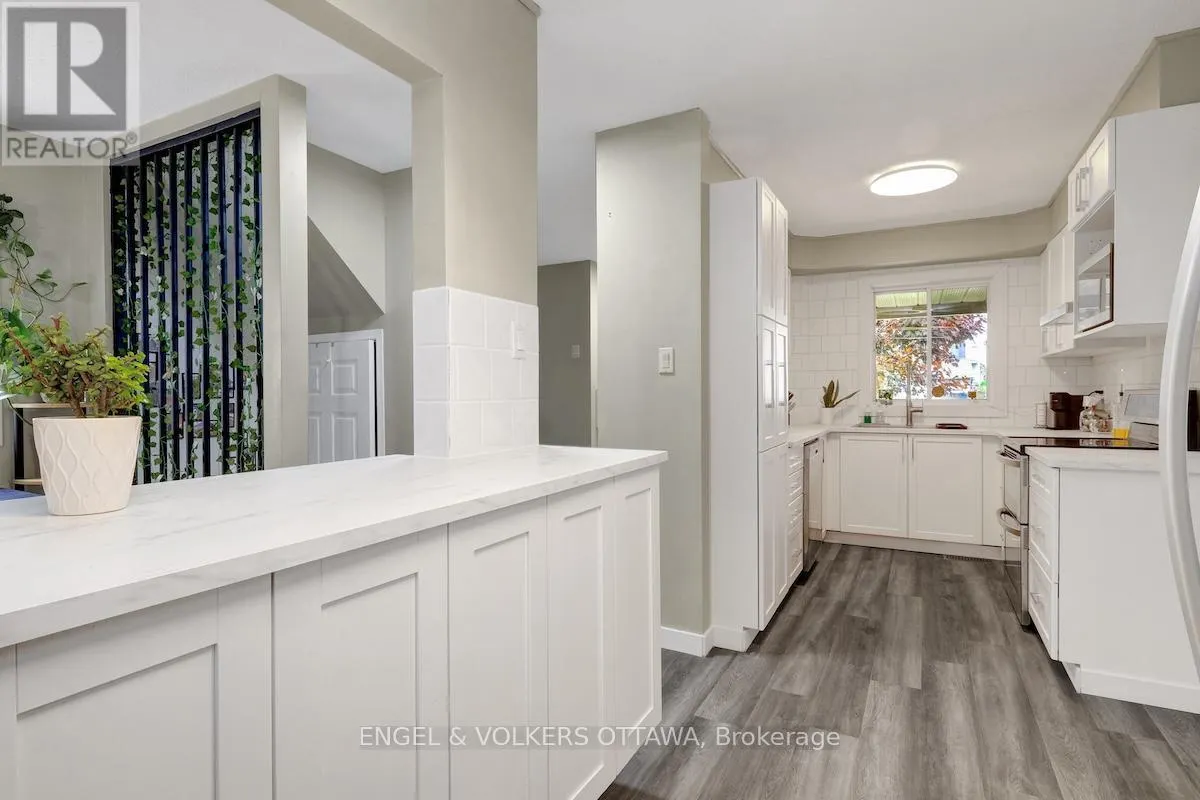 30 SOVEREIGN AVENUE