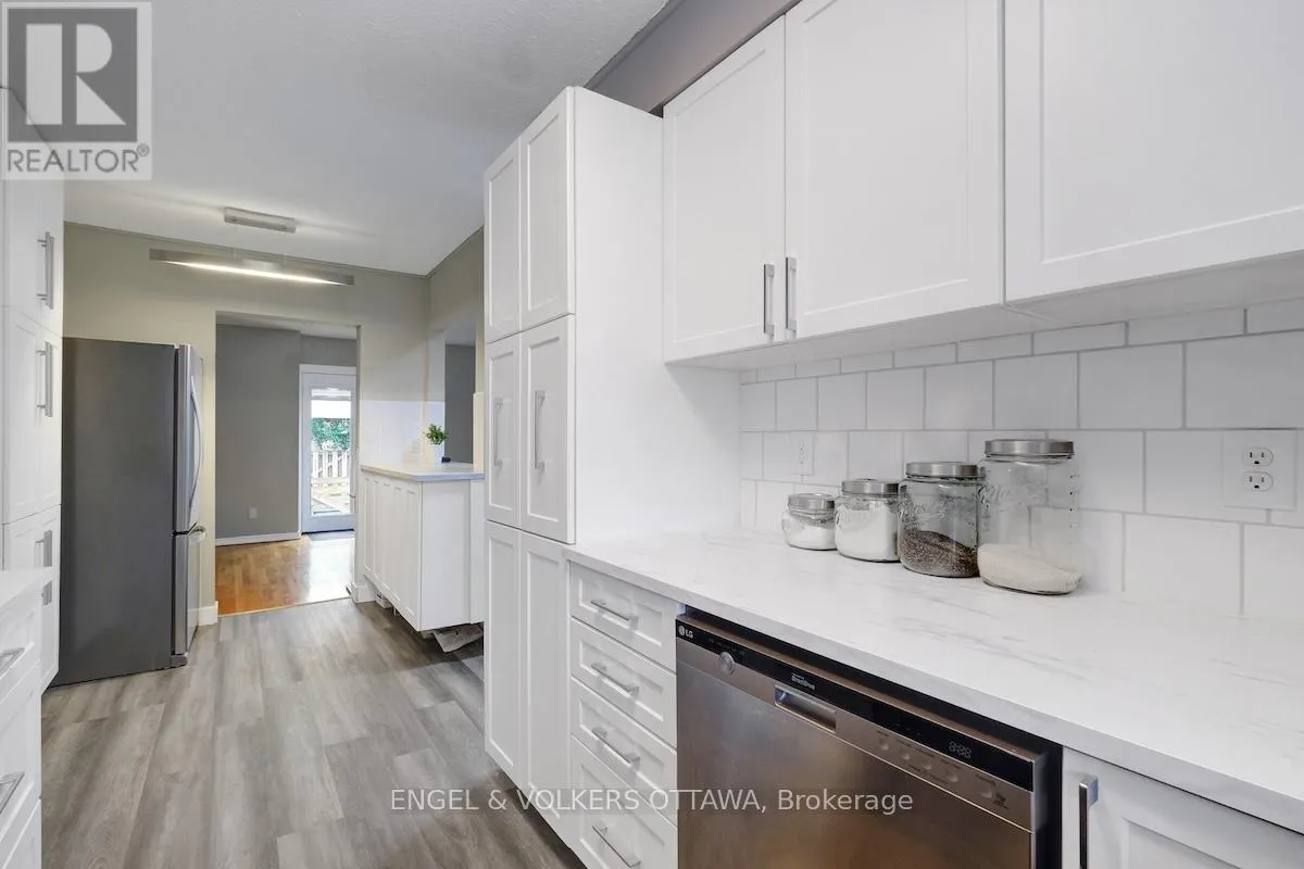 30 SOVEREIGN AVENUE
