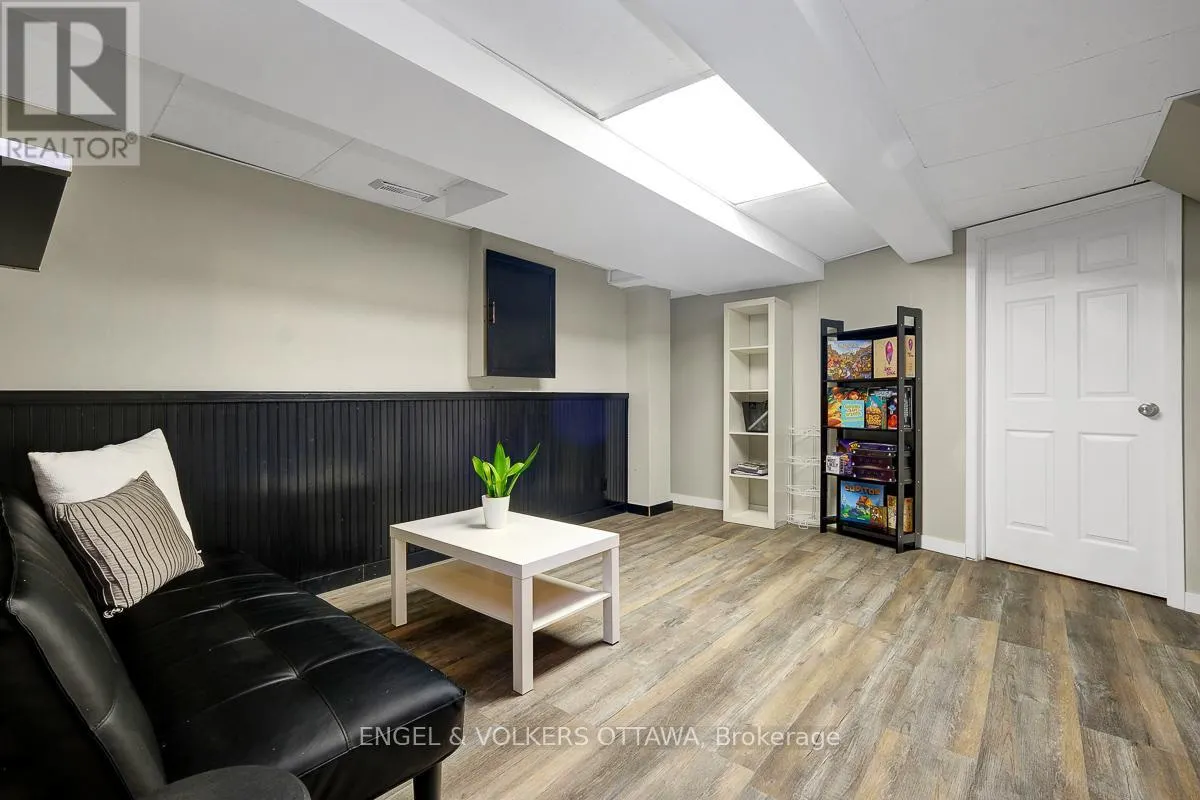 30 SOVEREIGN AVENUE
