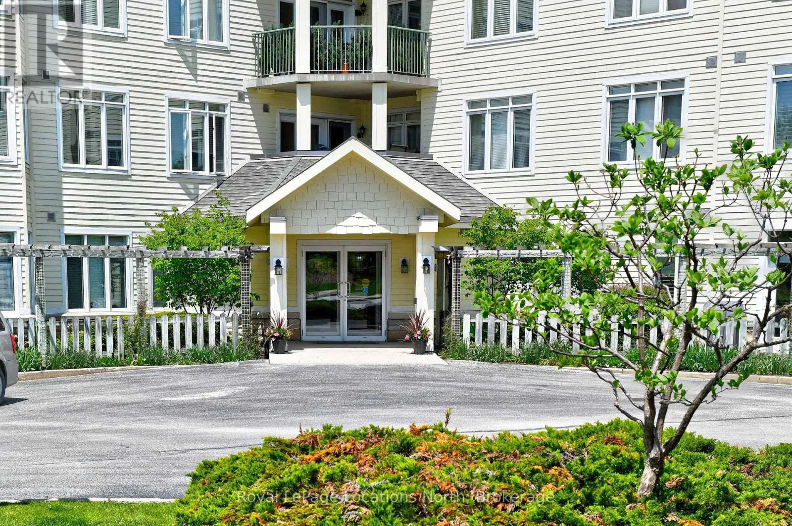 104 - 10 BAY STREET E, #104