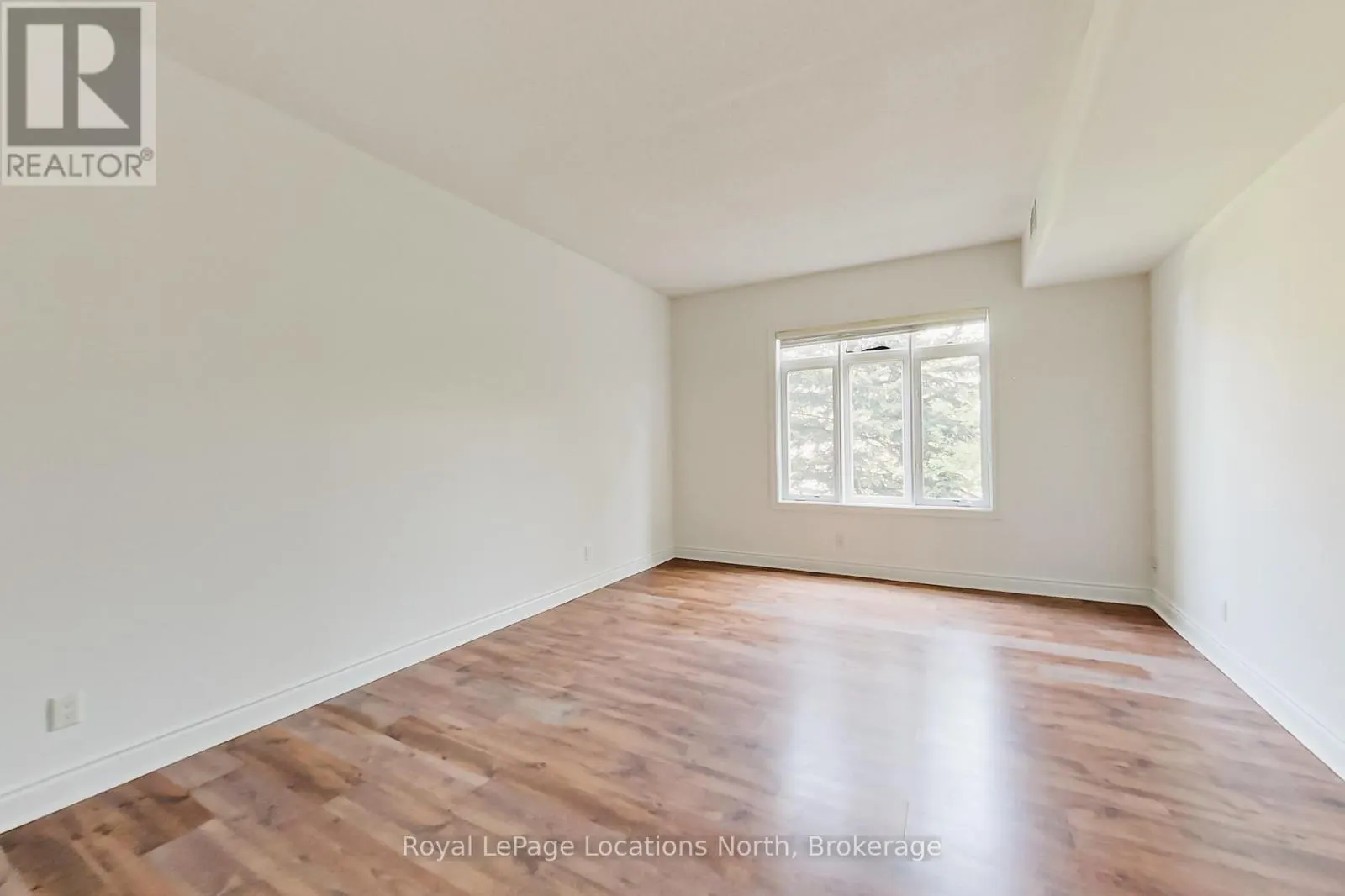 104 - 10 BAY STREET E, #104