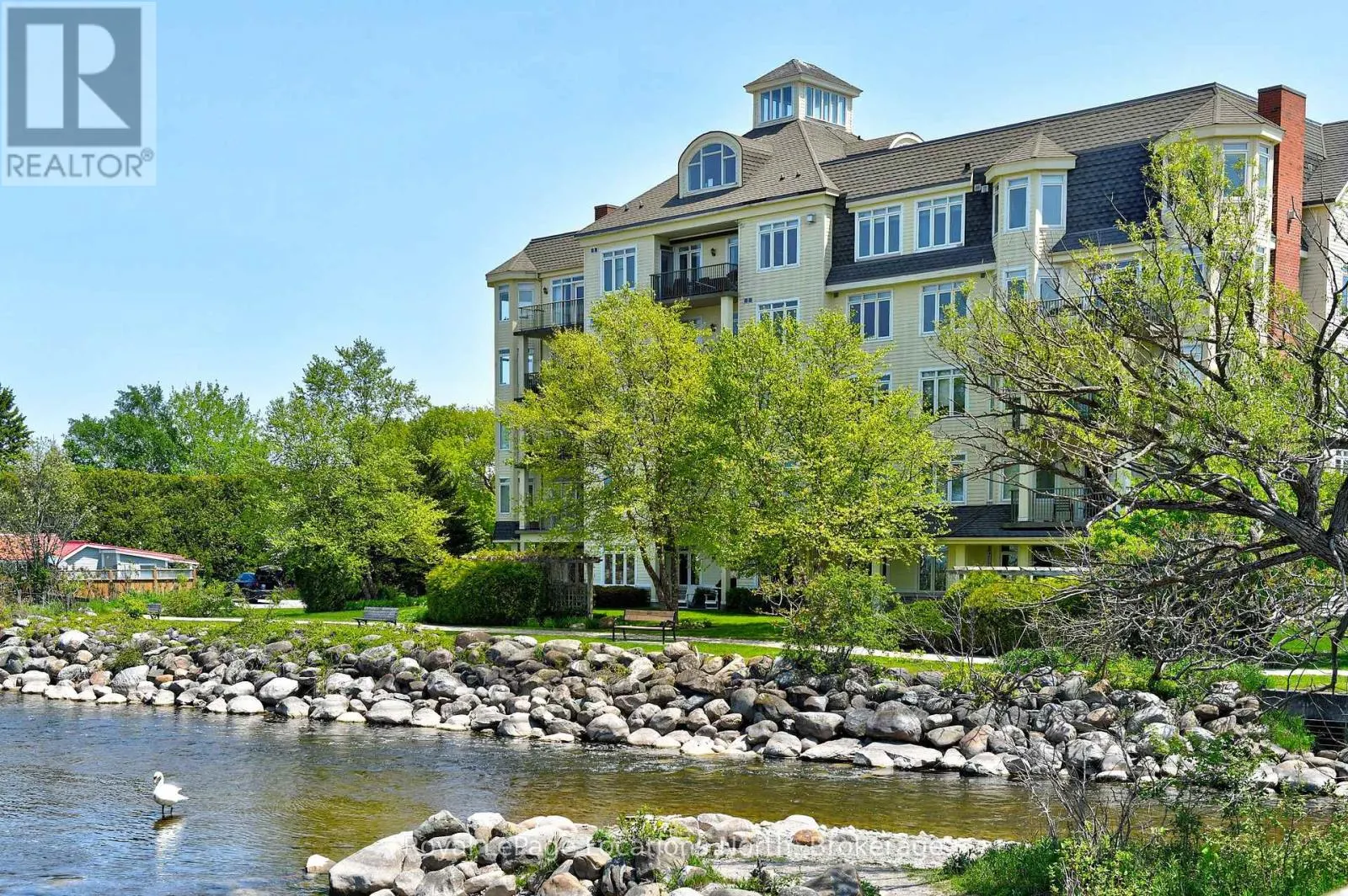 104 - 10 BAY STREET E, #104