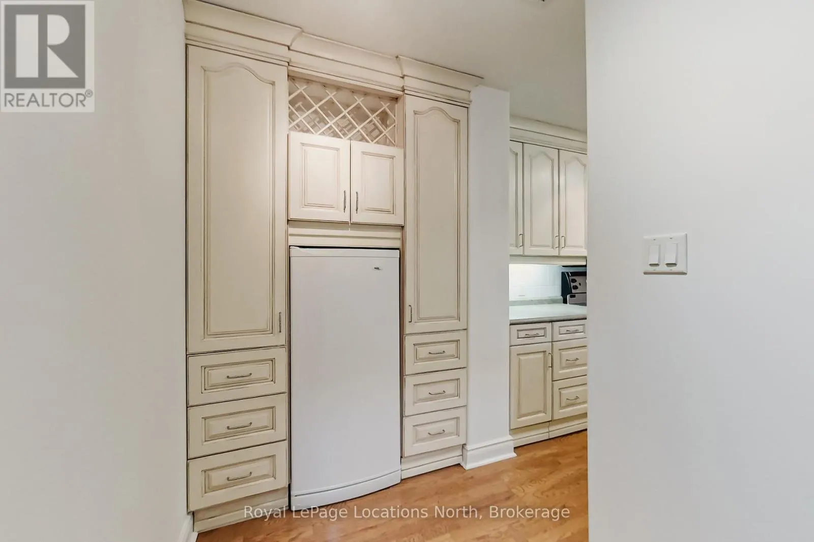 104 - 10 BAY STREET E, #104
