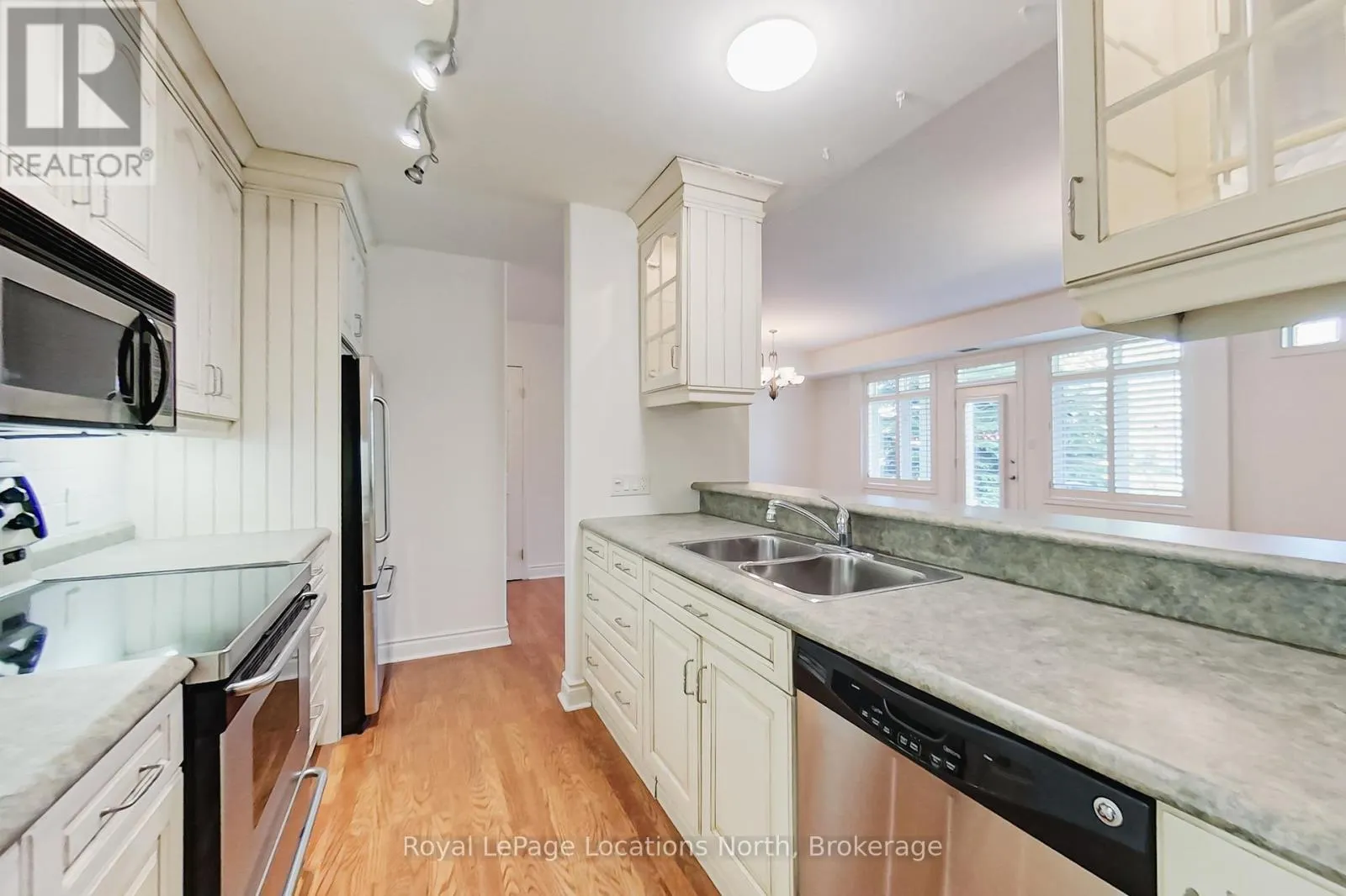 104 - 10 BAY STREET E, #104