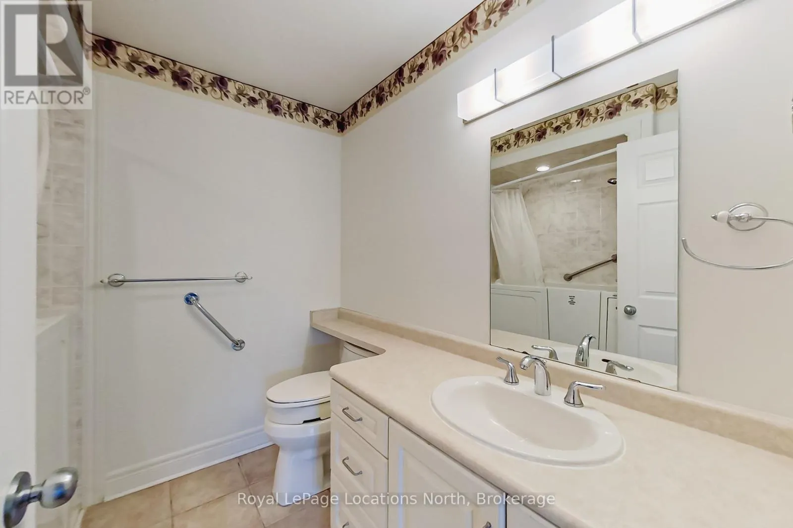 104 - 10 BAY STREET E, #104