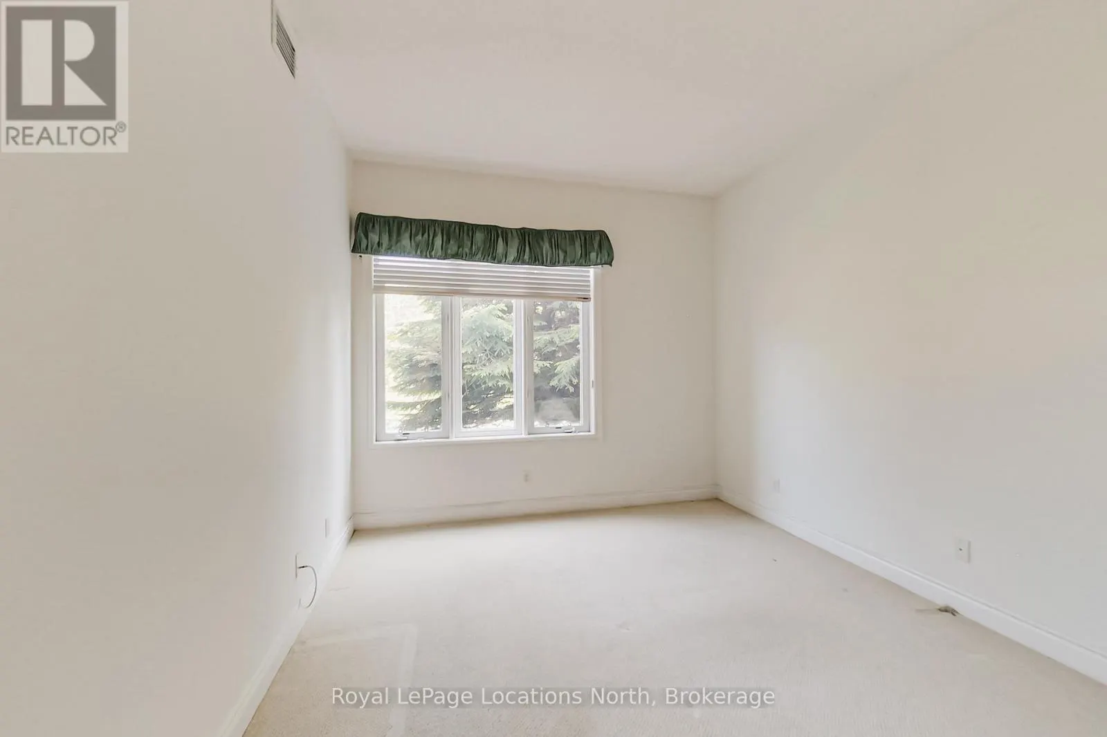 104 - 10 BAY STREET E, #104