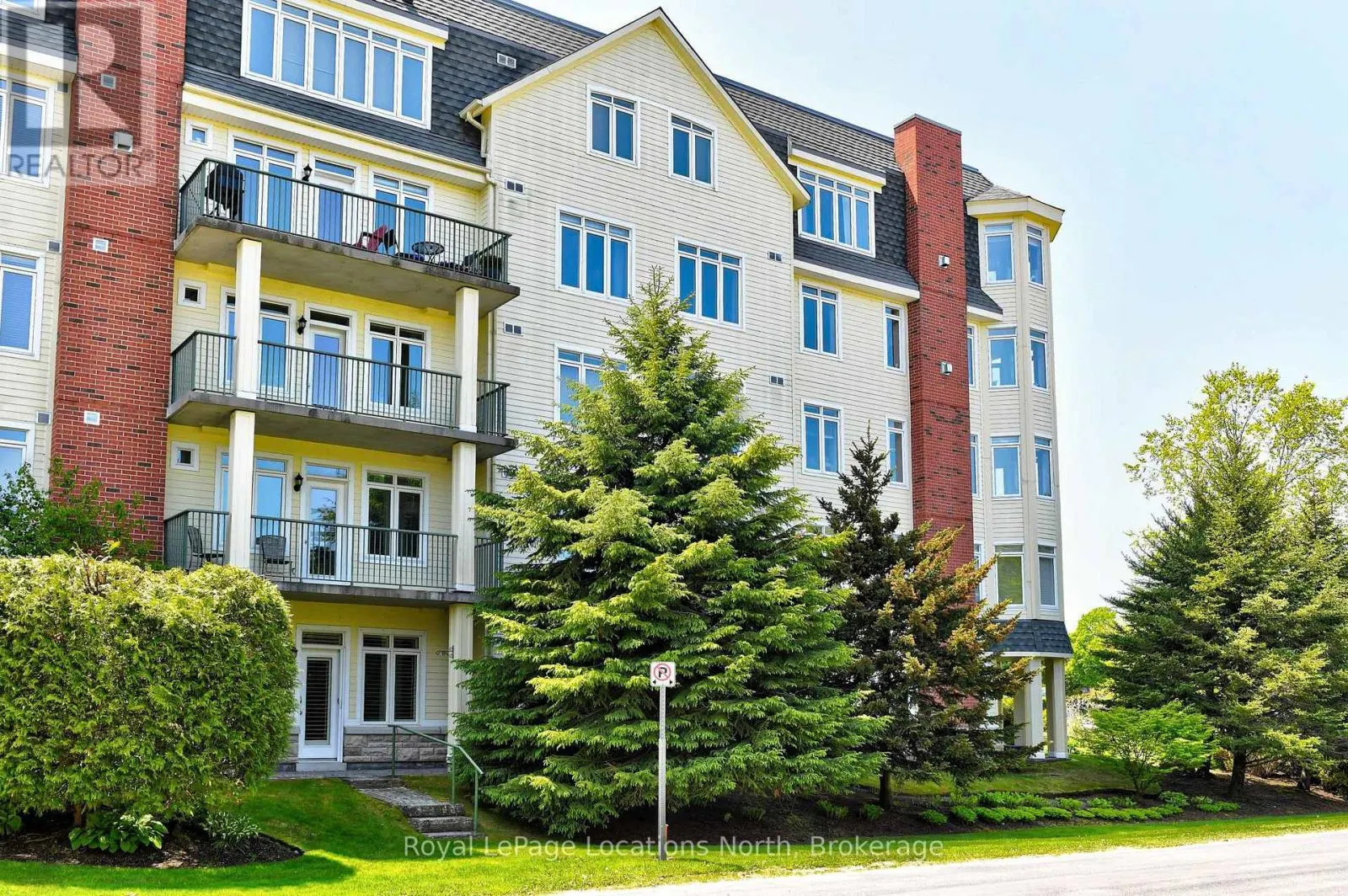 104 - 10 BAY STREET E, #104