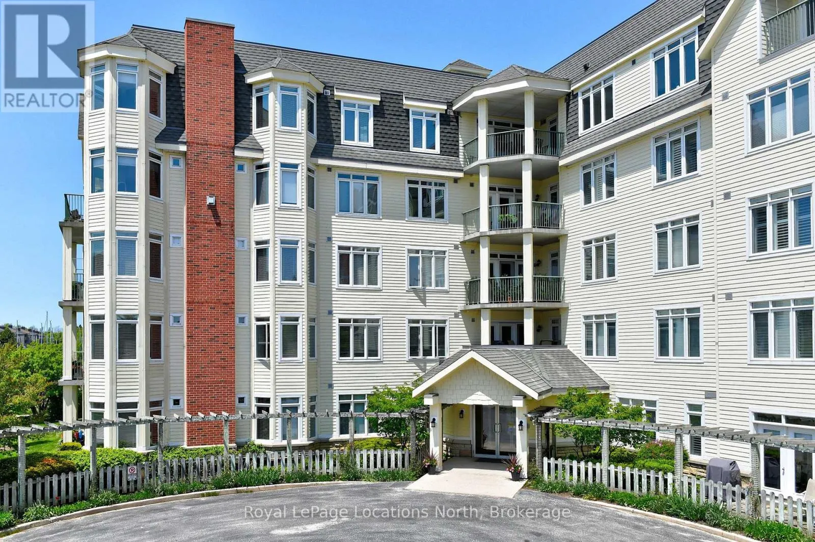 104 - 10 BAY STREET E, #104