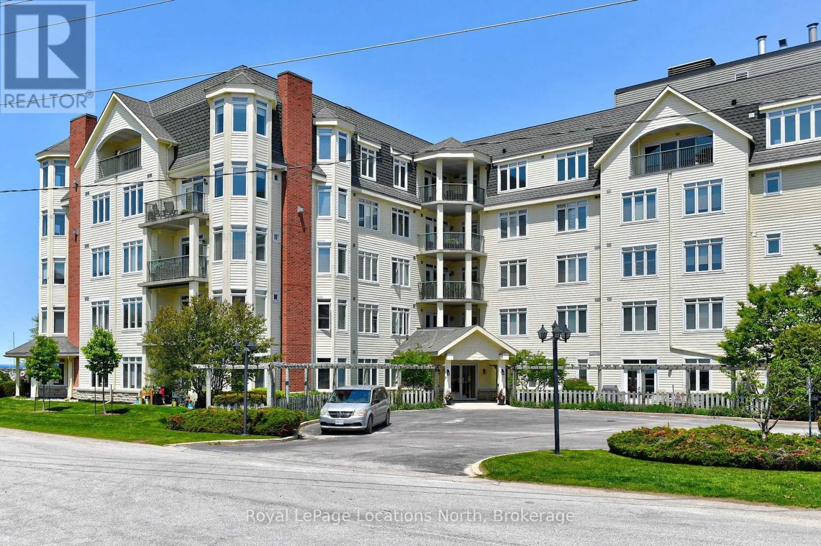 104 - 10 BAY STREET E, #104