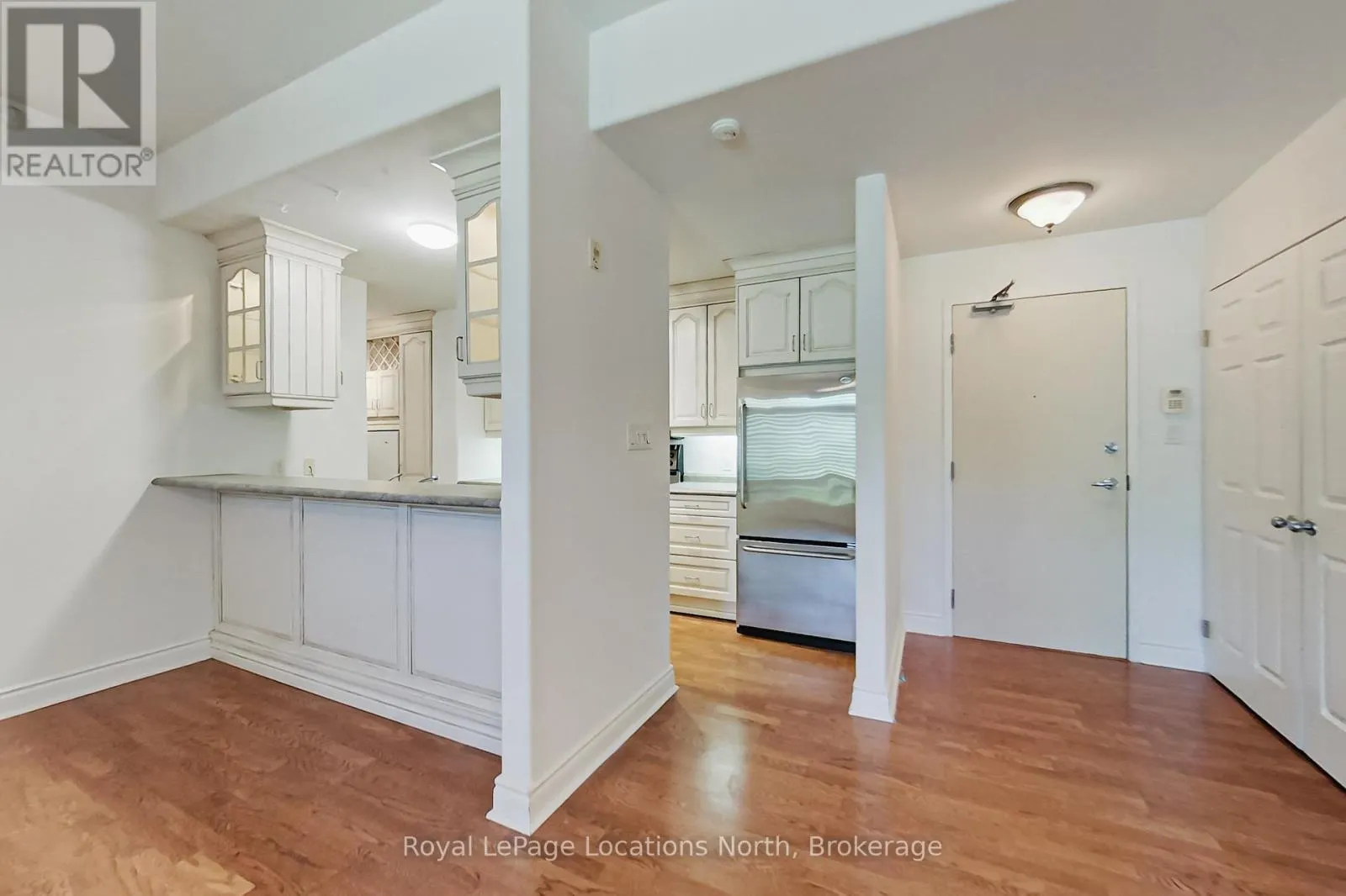 104 - 10 BAY STREET E, #104