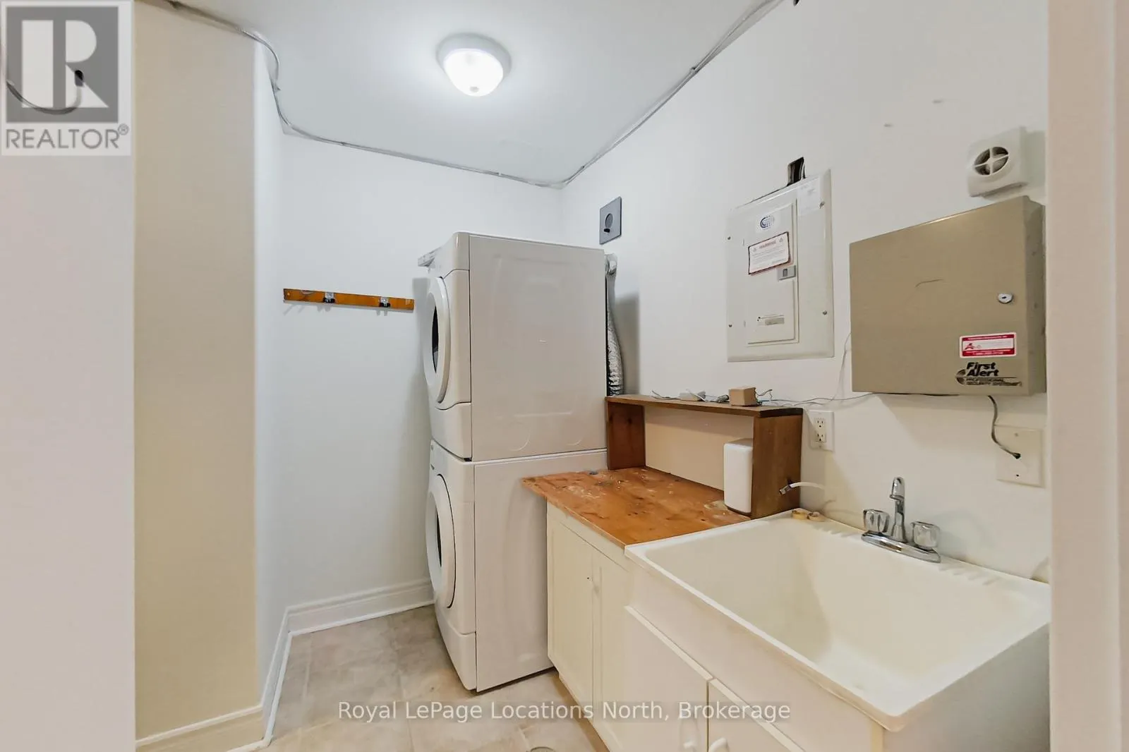 104 - 10 BAY STREET E, #104