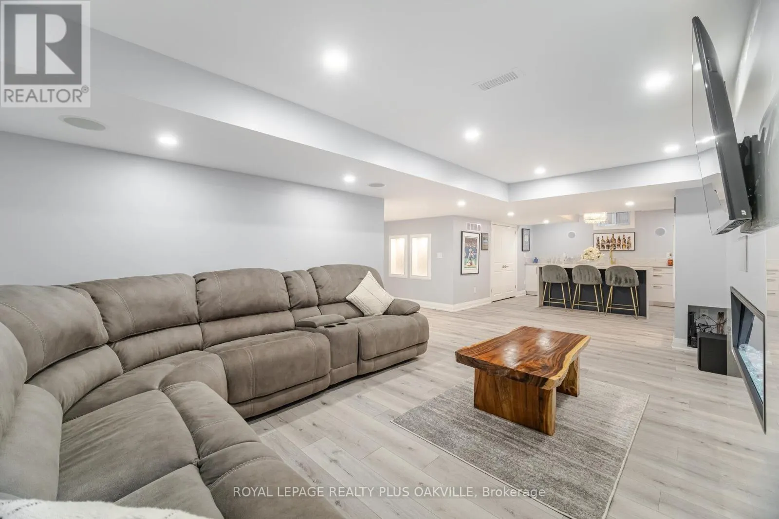 64 SUTHERLAND CRESCENT