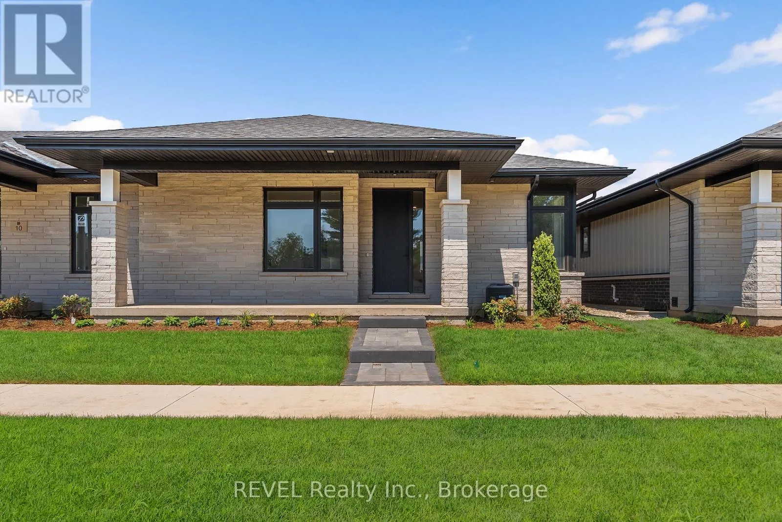8 ACCURSI CRESCENT