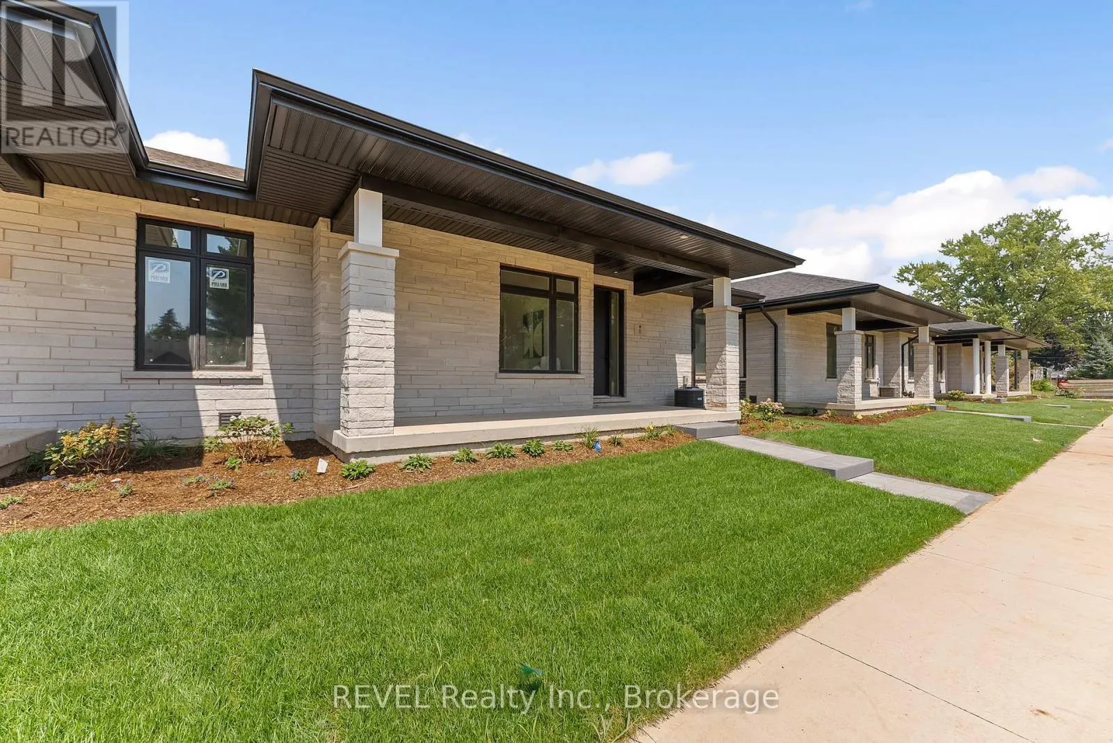 8 ACCURSI CRESCENT