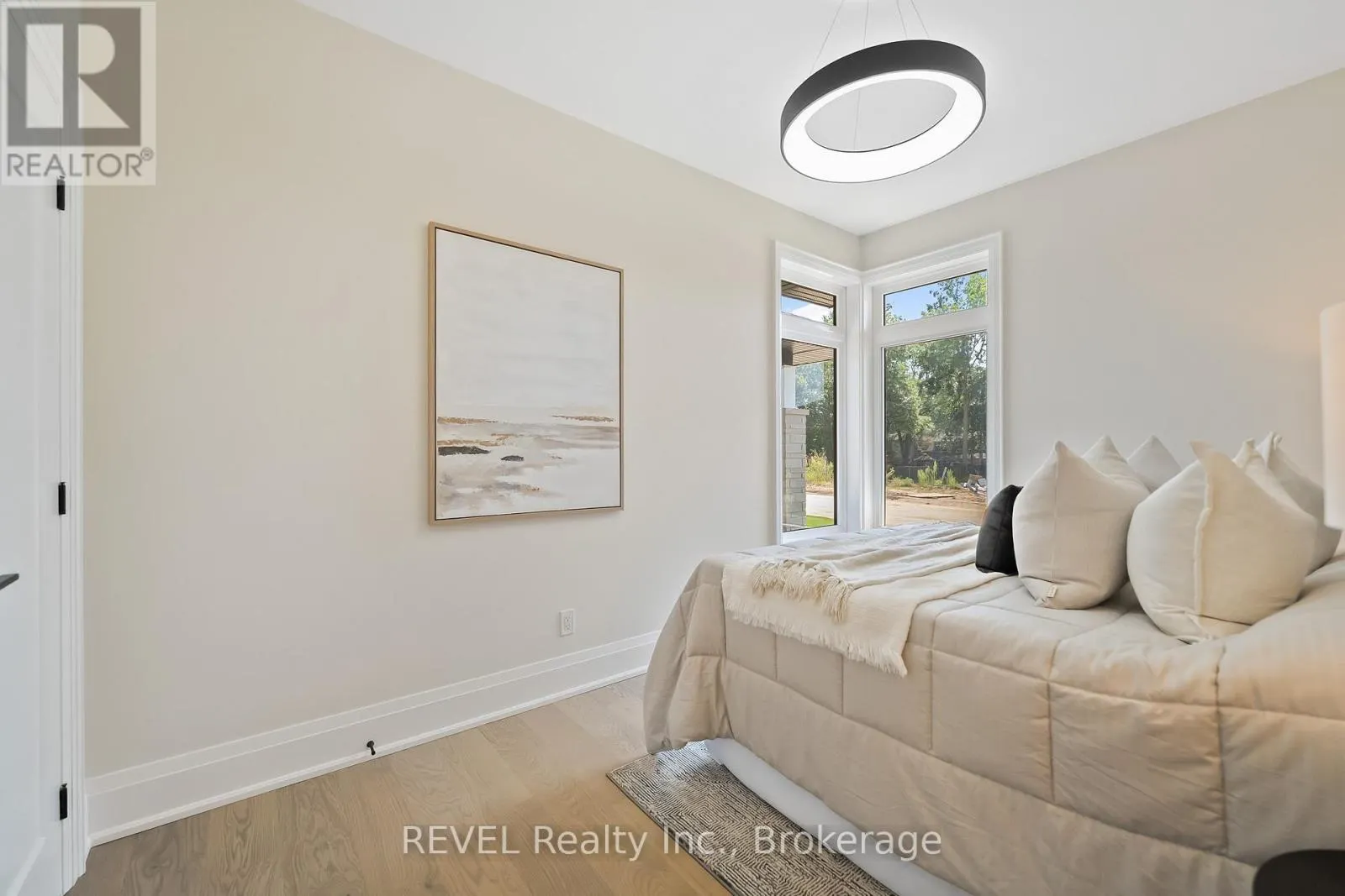 8 ACCURSI CRESCENT