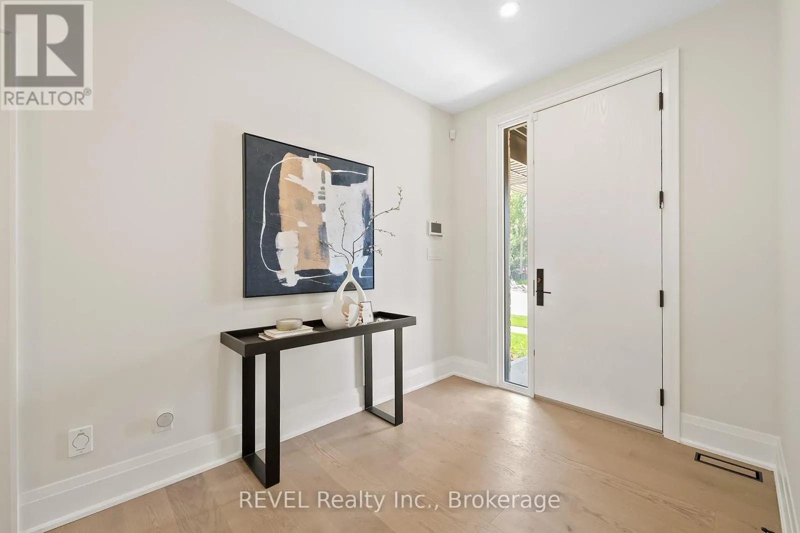 8 ACCURSI CRESCENT
