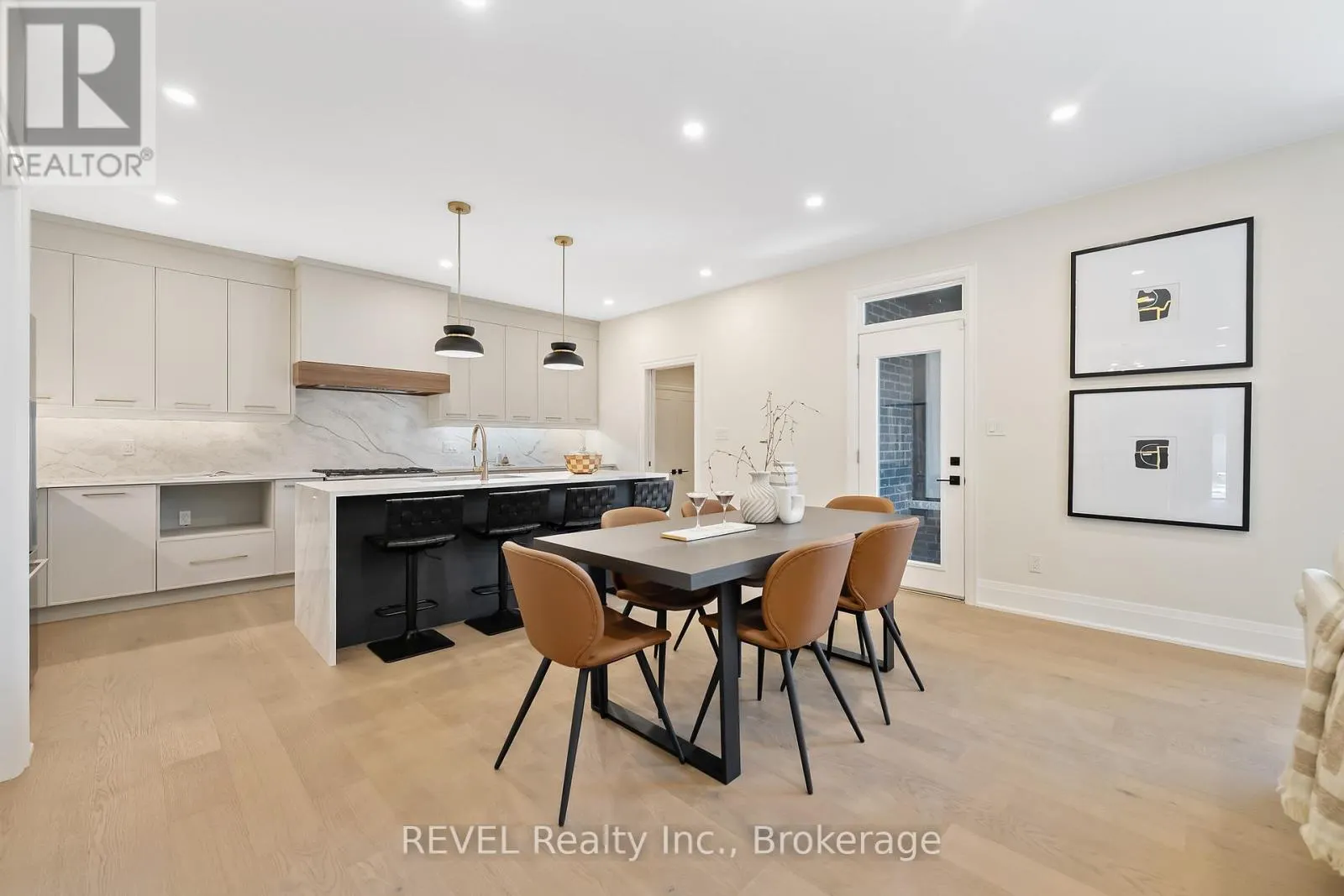 8 ACCURSI CRESCENT