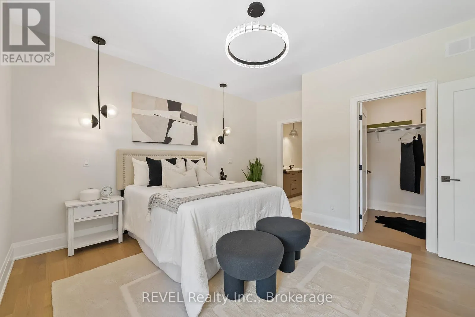 8 ACCURSI CRESCENT